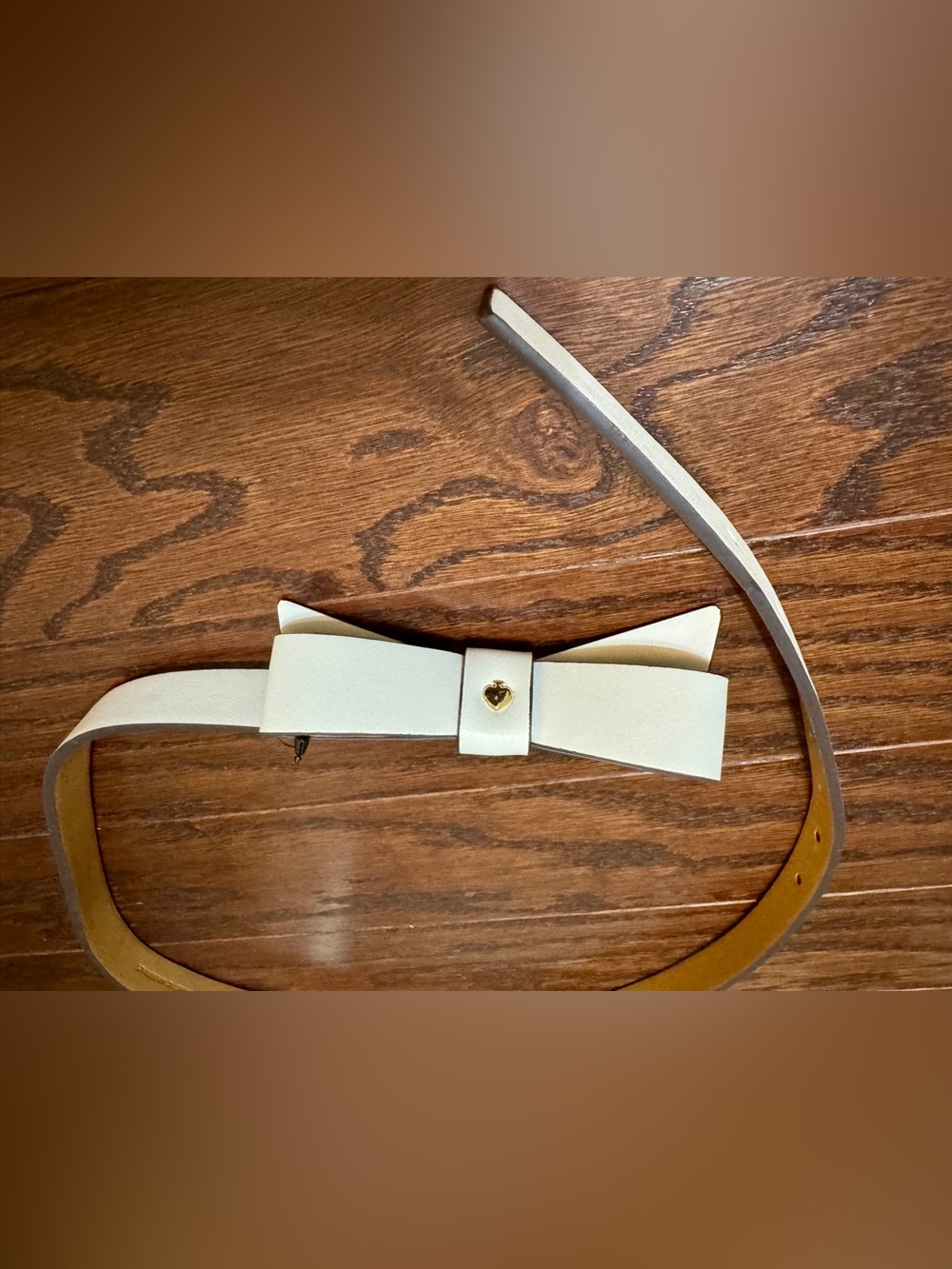 kate spade new york Bow Classic Belt White. & Cream & Gold
